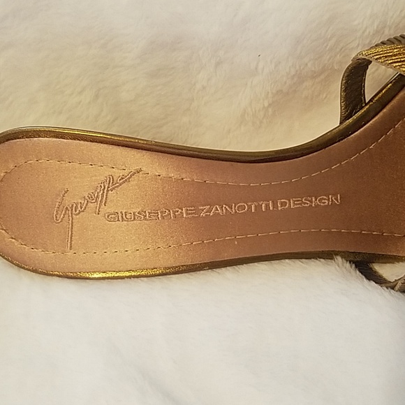 Giuseppe Zanotti Gold Mule Shoe - Picture 6 of 8